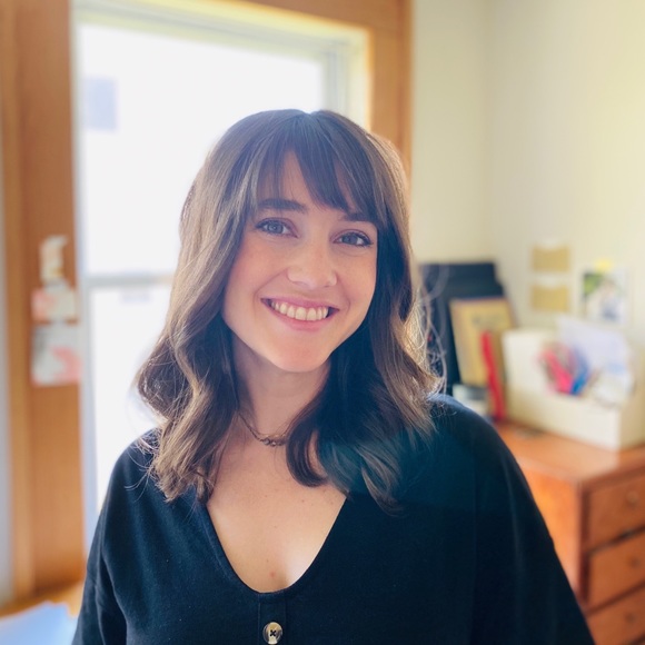 Meet your Posher, Cassandra - Picture 1 of 1